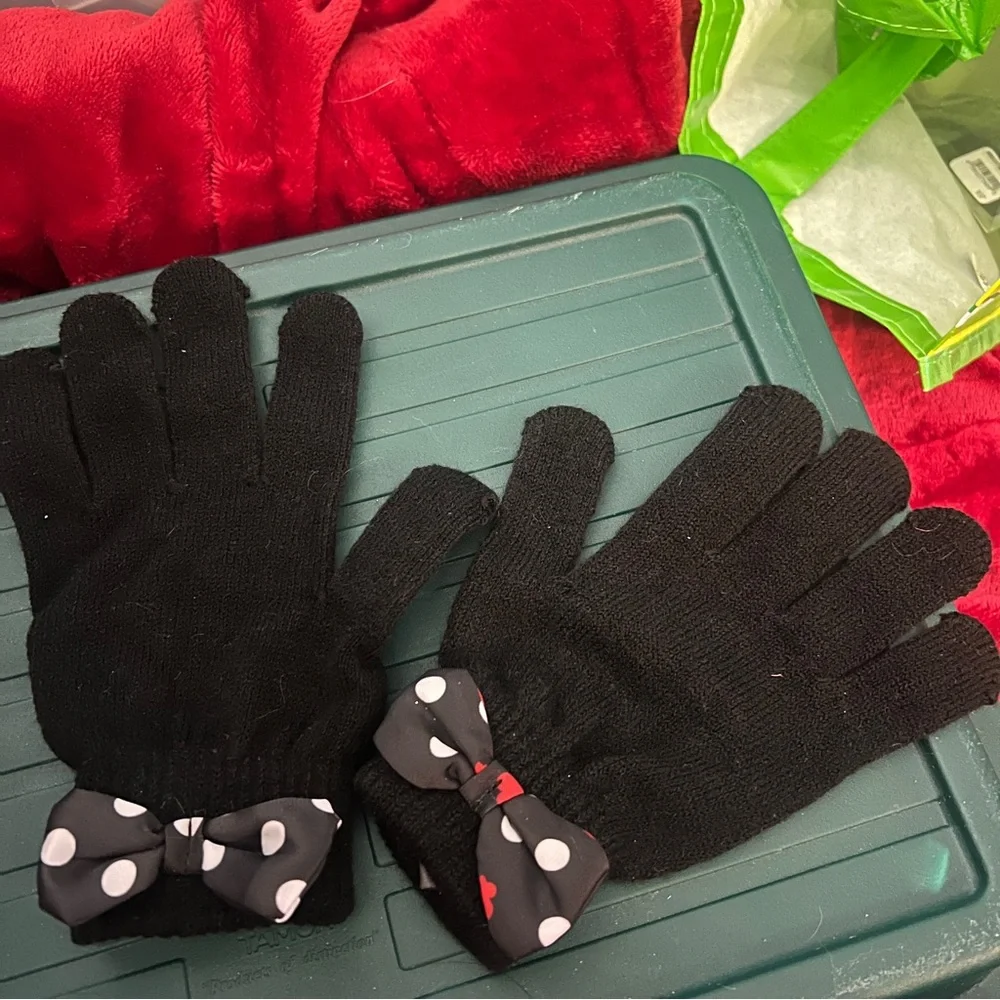 Disney Minnie Mouse Black Mittens with Polka Dot Bows
